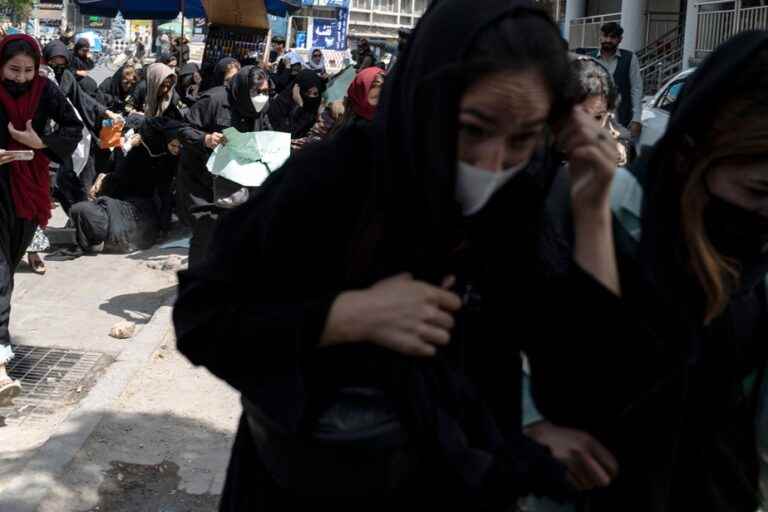 Afghanistan |  Shots in the air to disperse a demonstration of women in Kabul