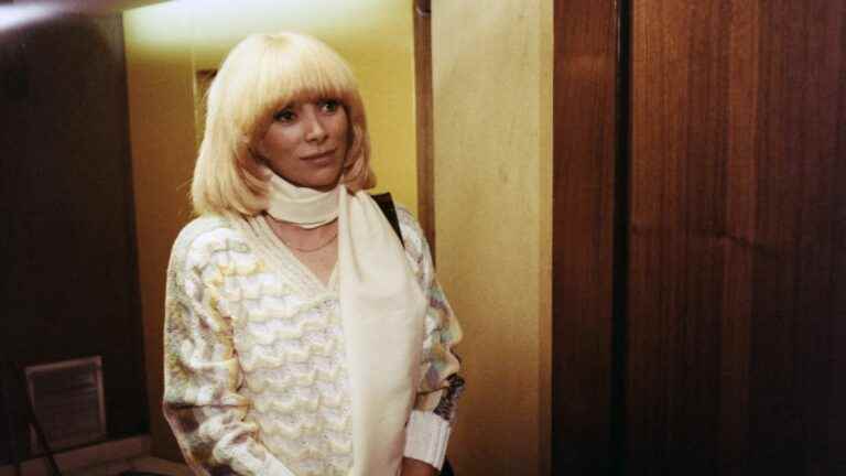 Amusing, naughty, mischievous… Mireille Darc’s songs brought together for the first time in an album