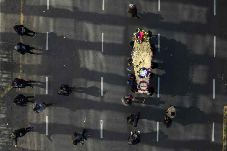 Argentina |  The “funeral” of purchasing power organized in Buenos Aires