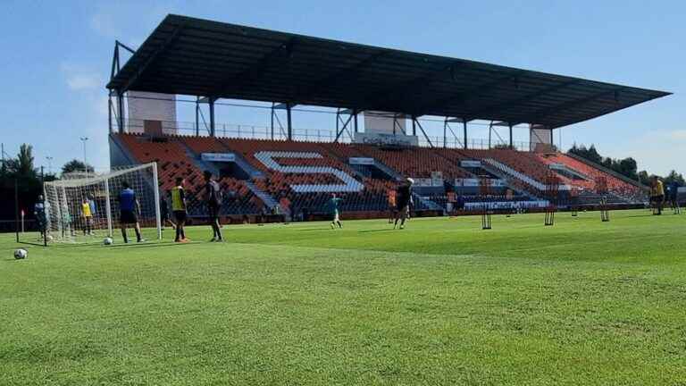 Before Guingamp, nearly 120 supporters at Le Basser for Stade Lavallois training