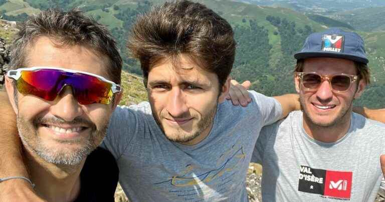 Bixente Lizarazu: Shirt open, his son Tximista is having a good time in Italy