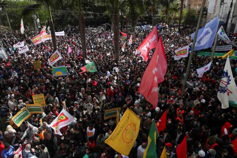 Brazil |  Thousands of pro-democracy demonstrators as the presidential election approaches