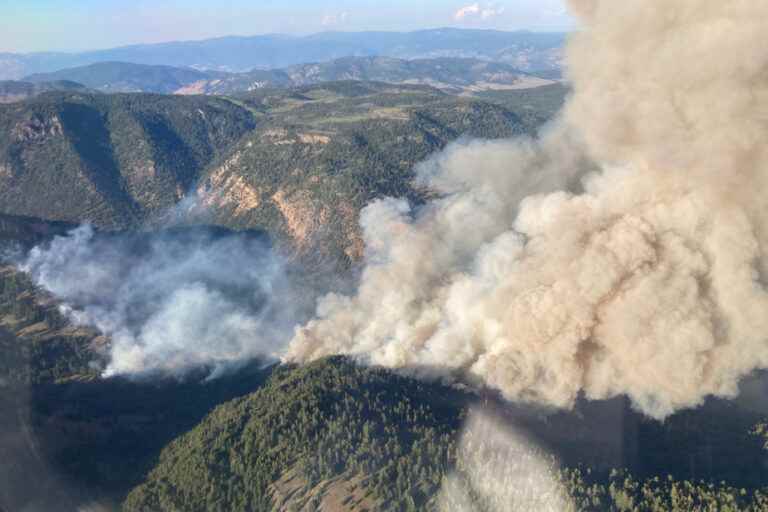 British Columbia |  Winds could fuel wildfire near border