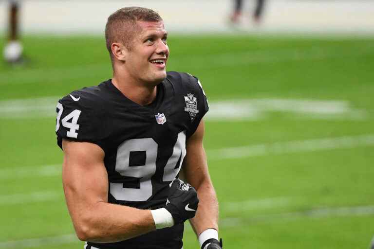 Buccaneers sign Carl Nassib to contract