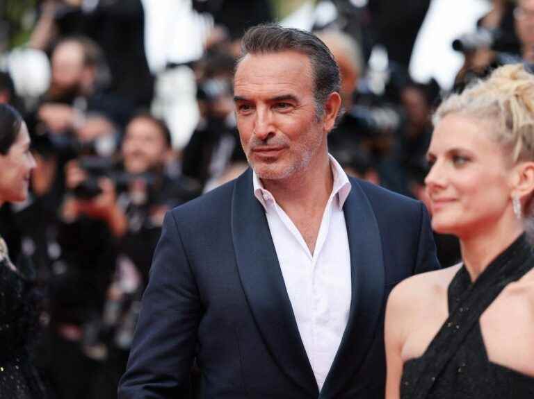 Bulletproof vest and glare… this shot of Jean Dujardin that drives internet users crazy!