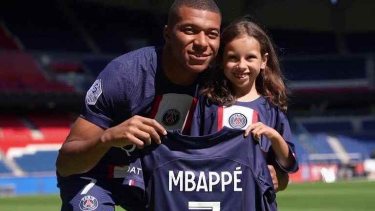 Camille, 8 years old and suffering from a rare disease, met her idol, Kylian Mbappé