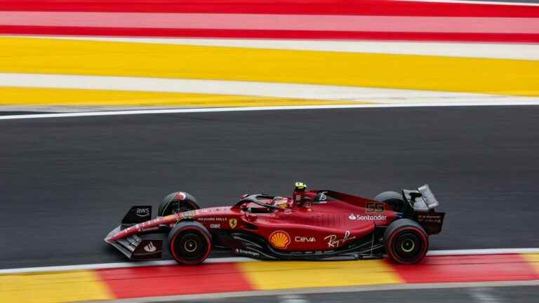 Carlos Sainz takes pole position at Spa-Francorchamps, Max Verstappen and Charles Leclerc at the back of the grid