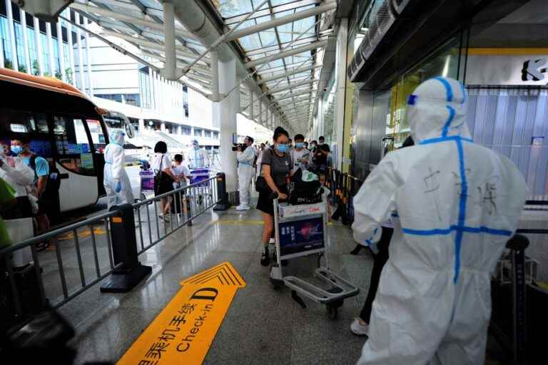 China |  Some of the tourists stuck on an island allowed to leave