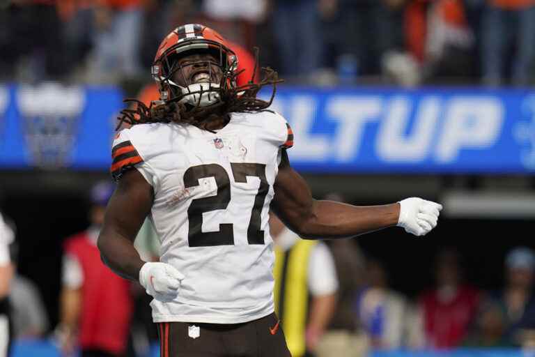 Cleveland Browns |  Kareem Hunt on strike in bid to get contract extension