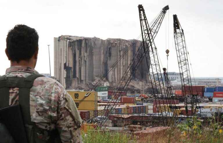 Collapse of part of the grain silos in the port of Beirut