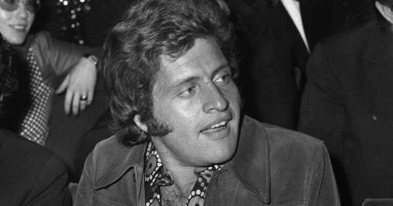 Death of Joe Dassin: His eldest son Jonathan looks exactly like him, striking portrait!