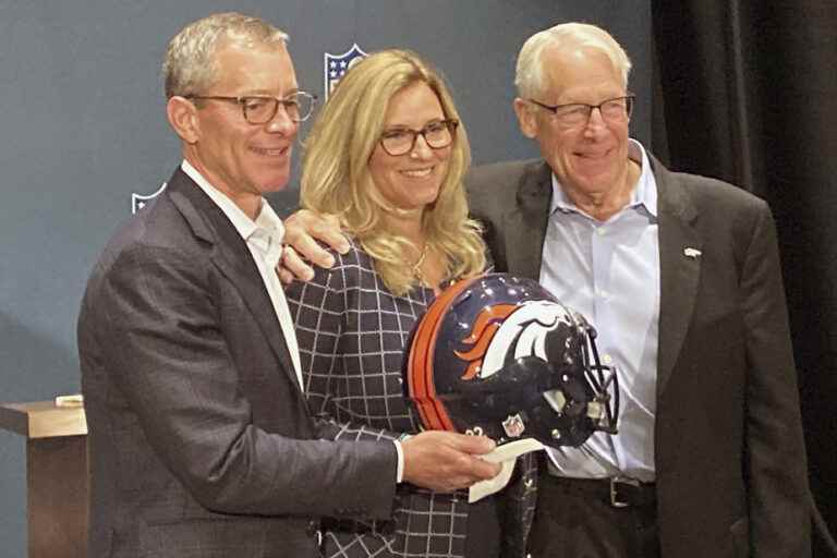 Denver Broncos |  Group purchase of Rob Walton approved