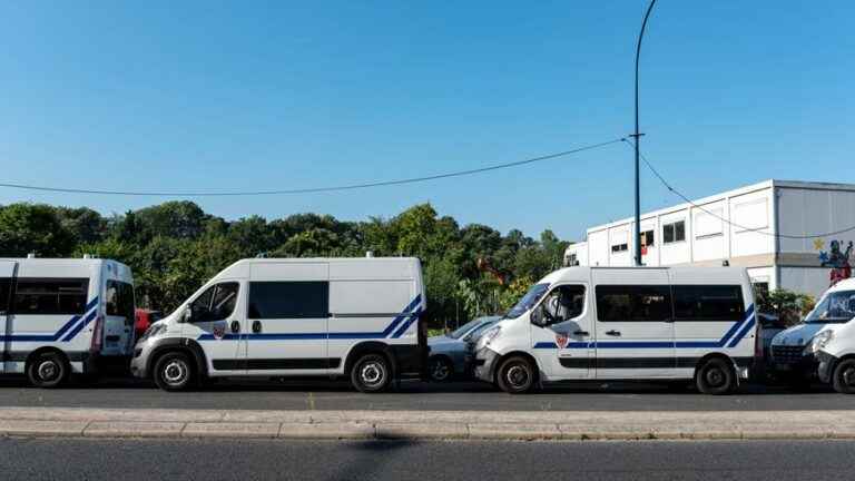 Deportation of unaccompanied minors in progress west of Toulouse, along the ring road