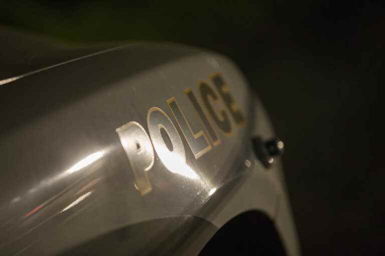 Dorval |  Young woman fatally hit on Highway 20