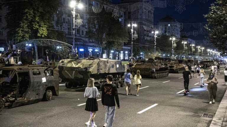 Drones over Crimea, parade of destroyed Russian tanks… In Ukraine, the war is also psychological