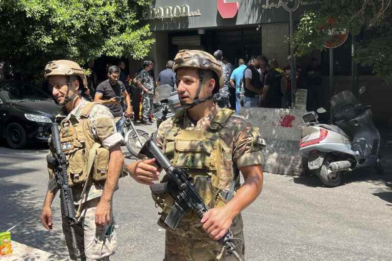 Economic crisis in Lebanon |  A man robs a bank to withdraw his savings