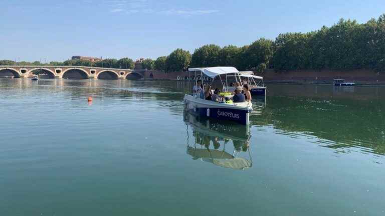 Electric boat rental is a hit in Toulouse