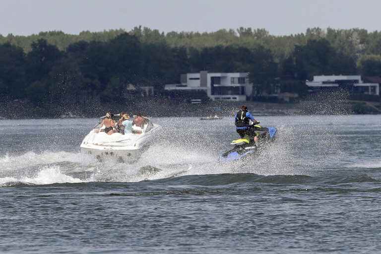 Environment |  Protecting our lakes ourselves