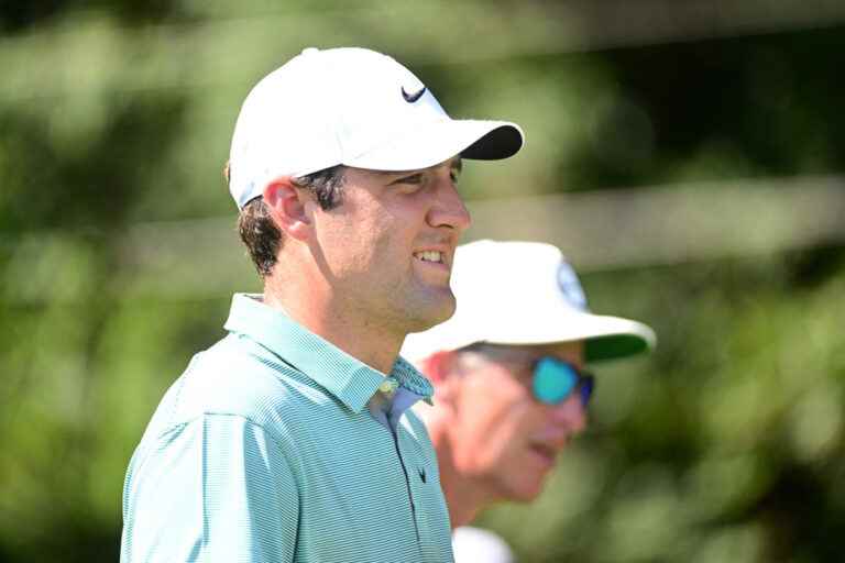 FedEx Cup |  Scottie Scheffler clings to his lead