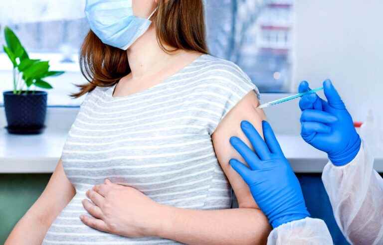 Fewer COVID-19 vaccine side effects for pregnant women, study finds