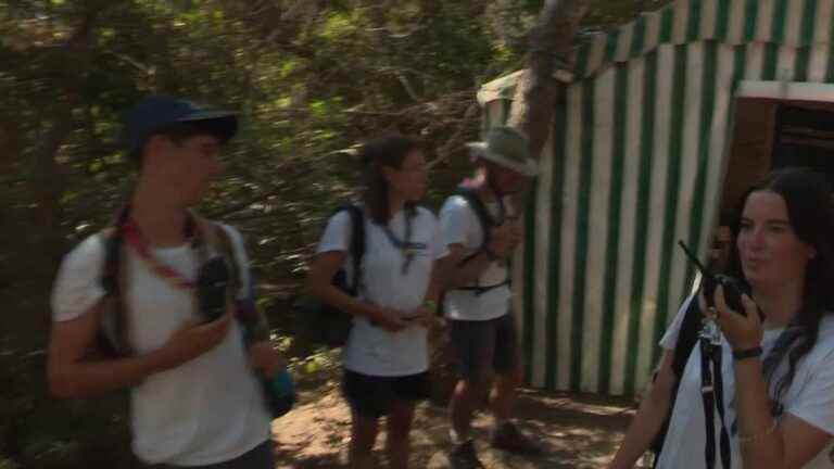 Firefighting: scouts bring their stone to the building