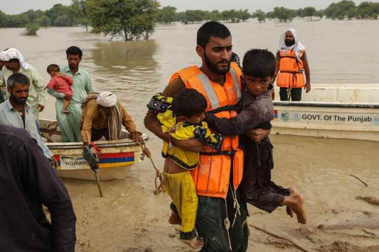 Floods in Pakistan |  Thousands of residents forced to evacuate their homes