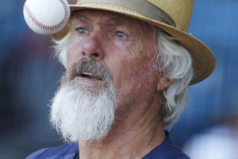 Former Expos Bill Lee collapses in Georgia game