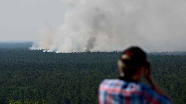 From an ammunition depot, a fire breaks out in Berlin’s largest forest