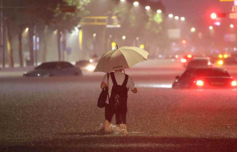 Heavy rains flood the South Korean capital