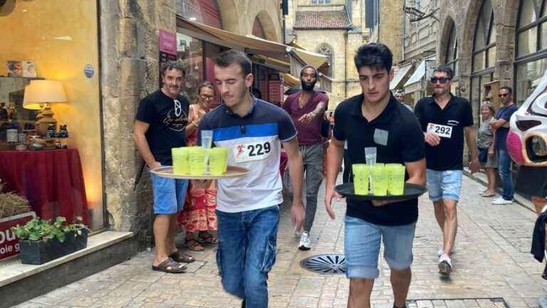 IN PICTURES – A race of waiters in the streets of Sarlat