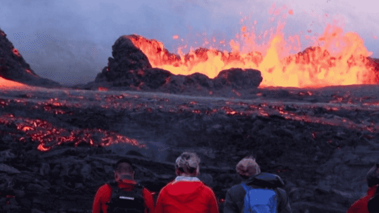 Iceland: curious visitors up close to the lava