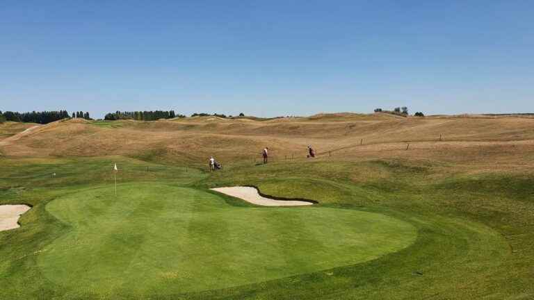 “If we have no more water, we have no more work”, the golf courses defend their derogations to water part of the courses