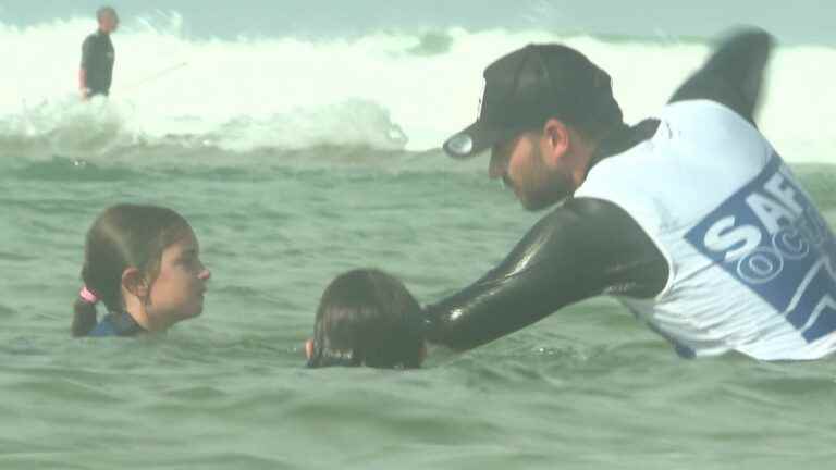 In the Landes, an ocean swimming school to avoid being trapped by baïnes