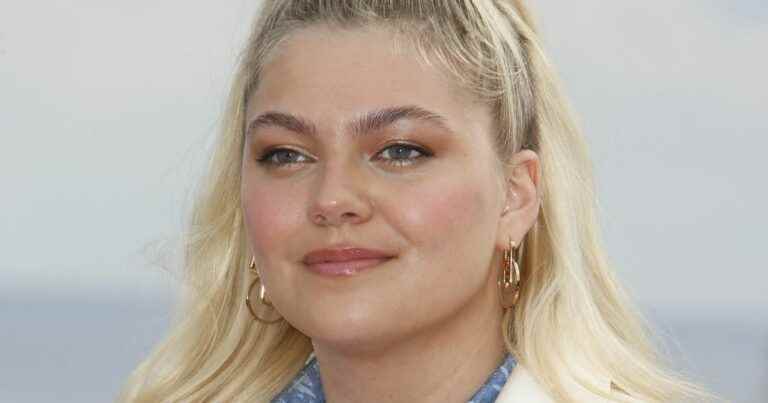 Louane “too young for The Voice”?  Rare confidences of the singer on her mother who died in her debut