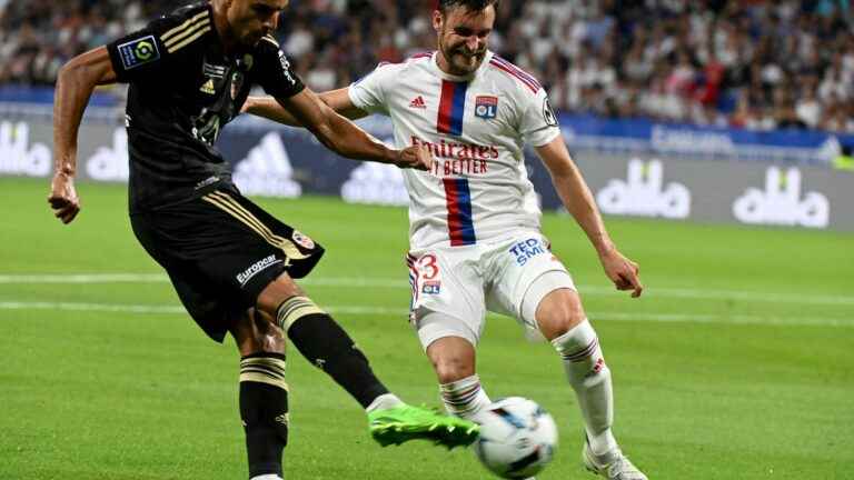 Lyon are scared but start the season with a victory against Ajaccio