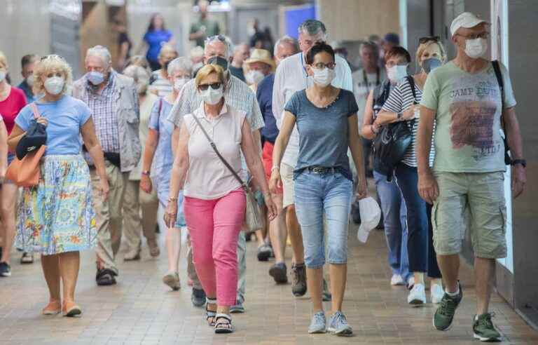 More than two-thirds of Canadians received help during the pandemic