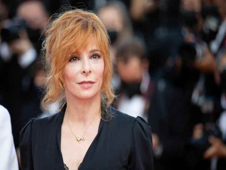 Mylène Farmer delivers her emotion after the knife attack of her “friend” Salman Rushdie