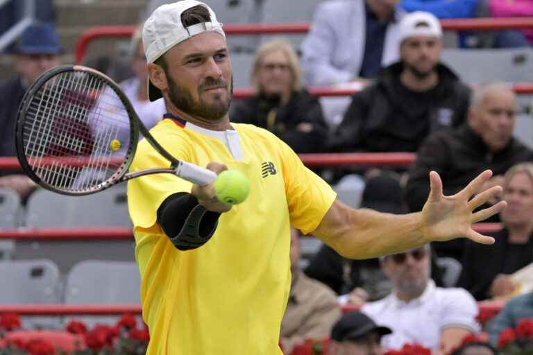 National Bank Open |  Vasek Pospisil stumbles in the first lap