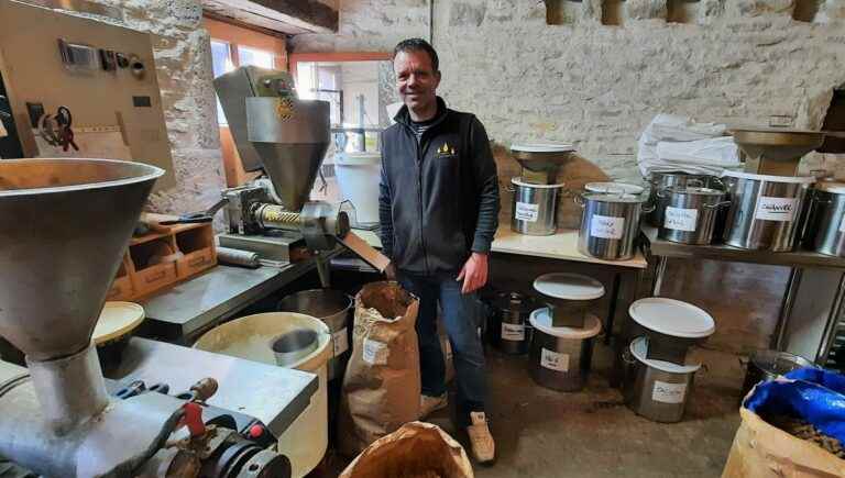 Nicolas Nansot, oil maker in Saint-Père in Yonne