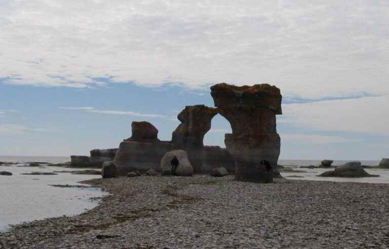 Noisy camping in the Mingan Islands