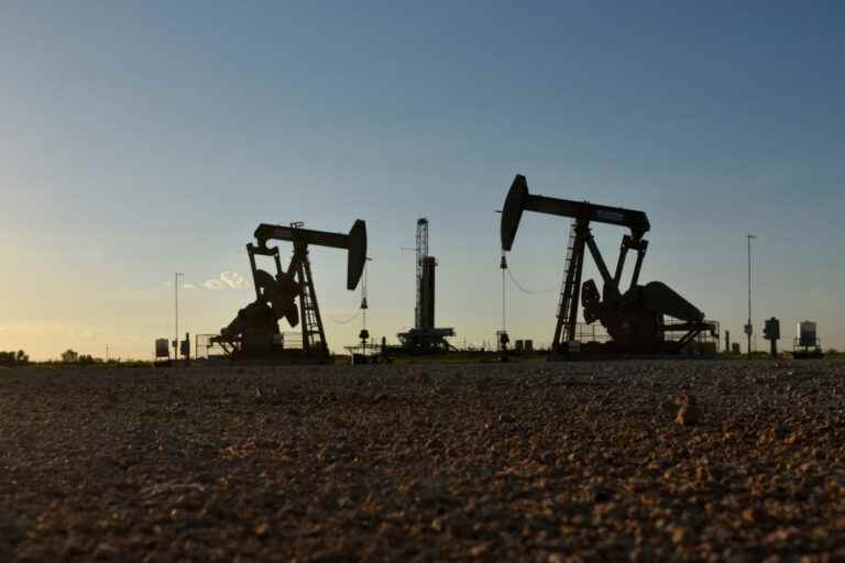 Oil drops, gas up despite delivery disruptions