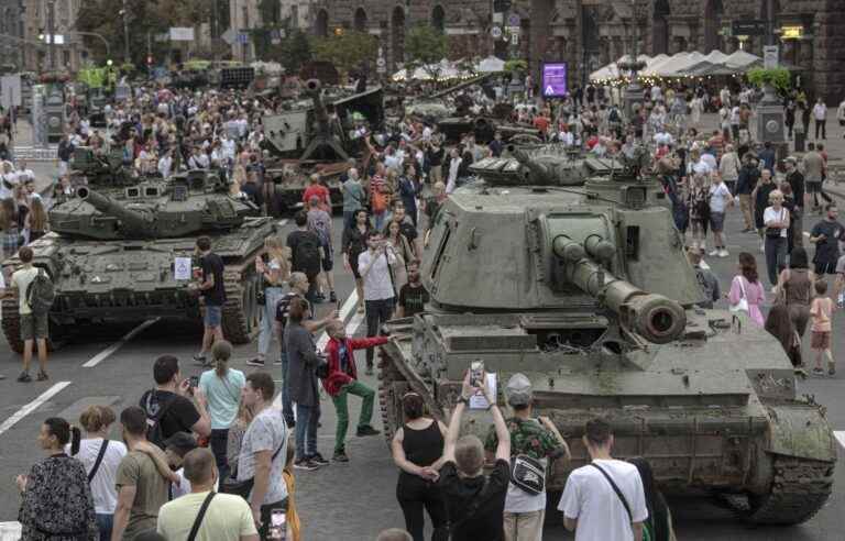 On the eve of Ukraine’s national holiday, fears of an attack from Russia