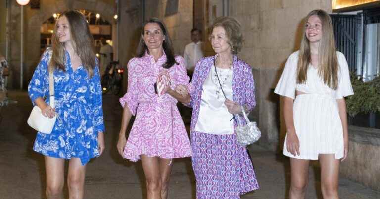 PHOTOS – Letizia of Spain very complicit with Queen Sofia and her daughters despite the rumors!