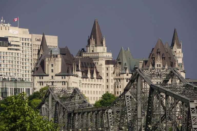 Portrait of Stolen Churchill |  The theft was made by a “professional”, according to the Château Laurier