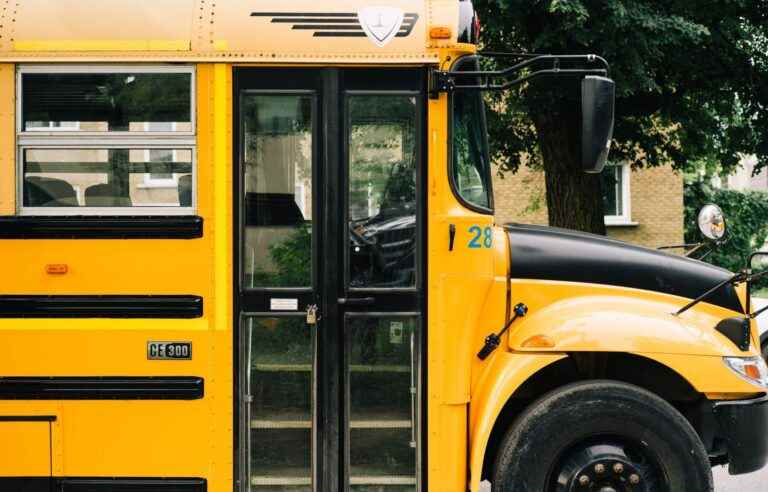 Quebec appoints negotiator to renew school bus contracts