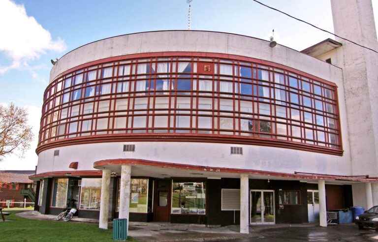 Rebuild the Domaine-de-l’Estérel shopping center