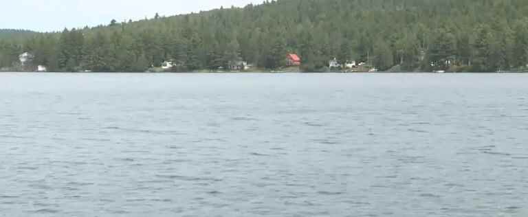 Reduced access to Petit lac Saint-François, which is unpleasant