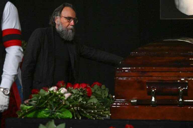 Russia |  Hundreds gather for Daria Douguina’s funeral