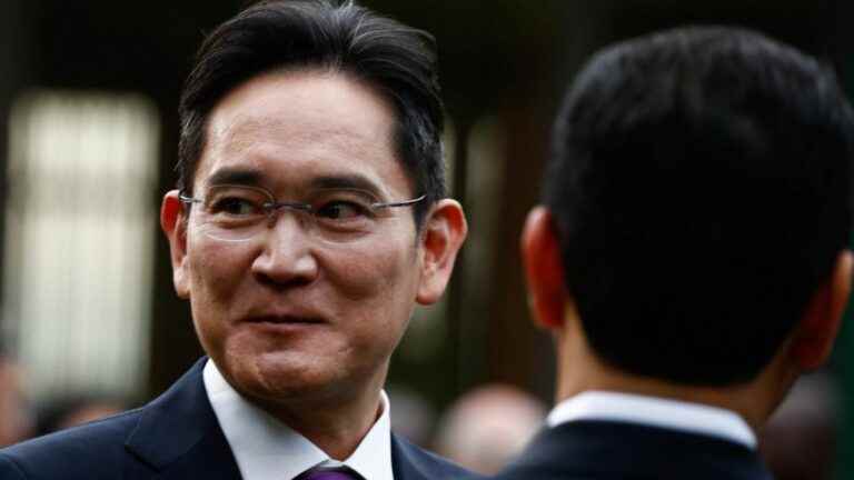 Samsung boss, convicted of corruption, obtains a presidential pardon