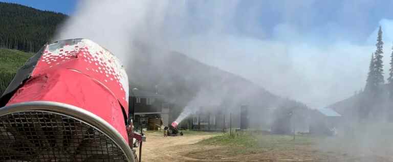 Snow cannons to fight a forest fire